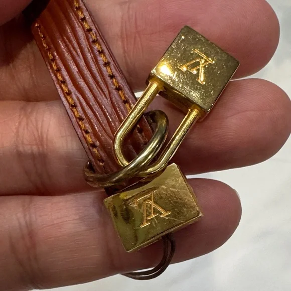 Louis Vuitton Brown Leather Key Holder with Gold Lock - Picture 5 of 8